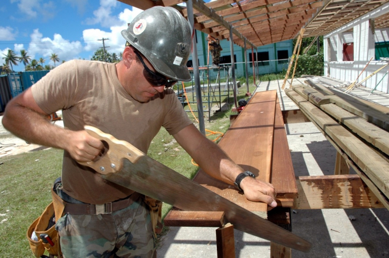 charpentier-CABRIS-min_worker_construction_building_carpenter_male_job_build_helmet-893290